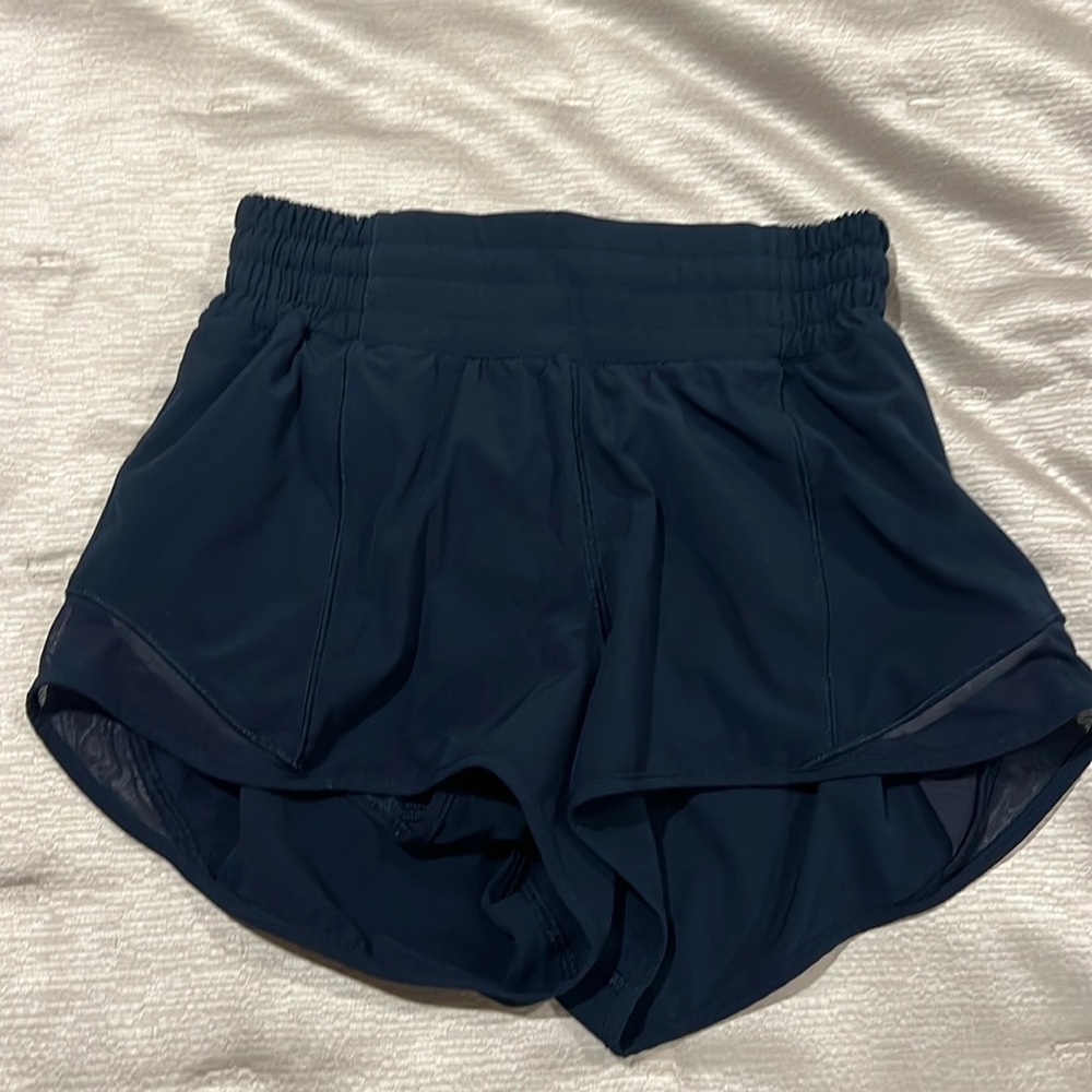 Lululemon Hotty hot high rise 2.5 inch